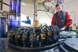 （新华全媒+）老字号里看信心系列报道——突破创新 “鸵鸟”墨水再起步图片