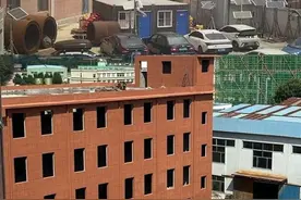 济南长清一危楼拆除部分后停工，住建部门建议拆、街道称有纠纷图片