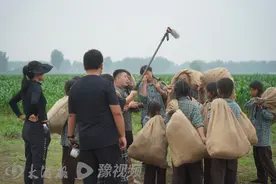 泪奔！郑州这个“不务正业”的小学体育老师，让全网破防......图片