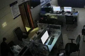 妈妈不在家爸爸去工地，长沙3岁男童凌晨醒来在楼下哭，幸好遇到热心的他们图片