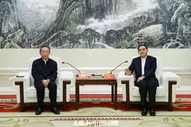 徐麟会见求是杂志社社长兼总编辑陈扬勇一行图片