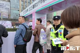 “安全回家才是终点”！这群等在半马终点的男人对爱人说→图片