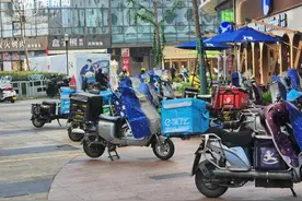 多管齐下，杭州这条商业街里的电瓶车依旧“飞驰”，后续如何破局？图片