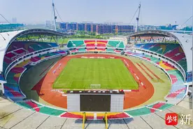 南京：慈善演唱会加无人机灯光秀即将开演图片