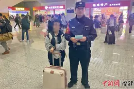 女孩错过回家动车 民警助其安全返家图片