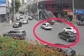 张家界一老人受伤头部血流不止，警车14声“靠边”喊出生命通道图片
