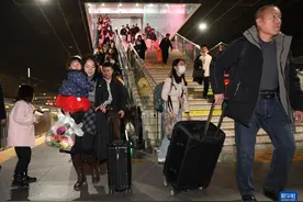 新华全媒+｜启程，回家！2025年春运启幕图片