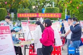 创新采用夜场模式 万宁市2025年春风行动暨“春暖农民工”招聘会举办图片