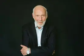莹观天下|“量化投资之王”去世，他靠数学成为富豪和慈善家图片
