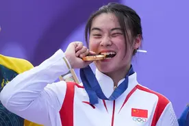 邓雅文夺自由式小轮车女子公园赛冠军图片