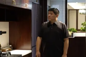 王法岭：困境中重启“家具人生”，为残疾员工“撑伞” | 身边的残疾人榜样图片