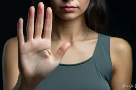 6岁女孩跑完42公里全马？组委会回应：其父不顾裁判多次阻拦让女儿违规蹭跑，已处罚图片