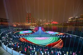 央视春晚重庆分会场主舞台成热门打卡点， “跟着春晚游重庆”火爆出圈图片