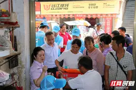 汇聚爱心 共渡难关——长沙银行郴州分行援助资兴抗洪救灾图片