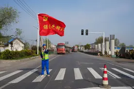 安全路上党旗飘扬！记中交二公局叶鲁高速1标项目党员保通先锋队图片