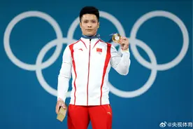 举重61公斤级卫冕，李发彬赛后：挺举很不满意图片