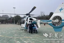 八旬老人心梗 “飞的”火速救护 十堰人医直升机免费救援丹江口危重患者图片