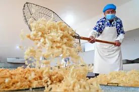 （新华视界）河北唐山：传统手工麻糖制作忙图片