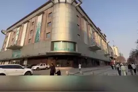 停摆7年，地处济南黄金商圈，泉城路贵和商厦撤店后，这处大楼为何还没人接手？图片