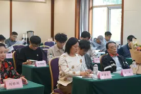 致敬陌异者，第八届东荡子诗歌奖颁出图片