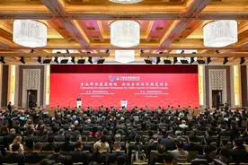 外企高管赴华参会，体现最朴素市场逻辑 | 新京报社论图片
