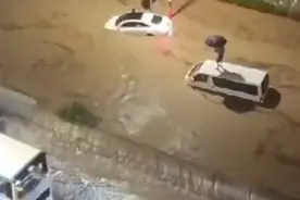 受“海葵”影响，香港“黑雨”信号持续到今早，昨夜地铁水浸视频封面