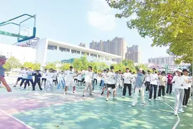 黄梅一中高一年级新生军训开始图片
