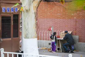 54岁的大学保安火了！学生：治愈了我们的精神内耗……图片