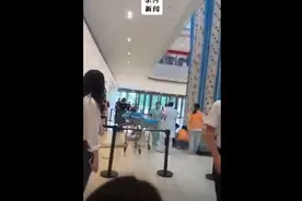 小孩商场攀岩高坠受伤，涉事场馆停业图片