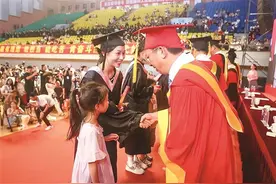 寄语动情、仪式感满满！厦门多所高校相继举办毕业典礼图片