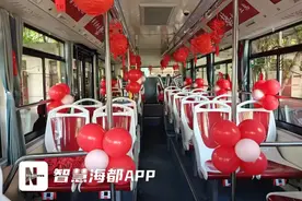 榕城旅游巴士换新衣！爱情巴士“囍气洋洋”图片