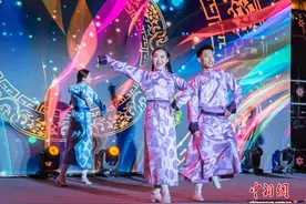 特写：忻州古城下的草原风情图片