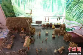 一秒回到80年代 河北深州农民历时六年制作动感微缩模型“农家小院”图片