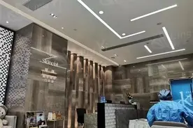 美容院当“托”上演拼房剧本？上海一女子称被诱导至整形机构消费超10万，多方回应图片