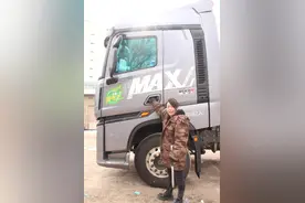 一名“网红”货车女司机的“人生三味”：刀削面·黄糕·“盛宴”｜跟着货车司机看中国图片