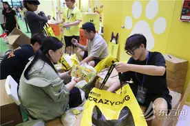 “为TA花钱不心疼！”亚洲宠物展火爆开幕，洞见小萌宠的大市场 | 附“薅羊毛”攻略图片