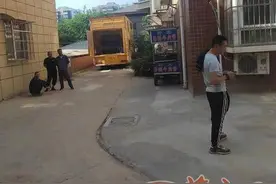 【华商记者帮】阿房大厦变压器烧坏 让业主自筹资金更换？大修基金去哪了？图片