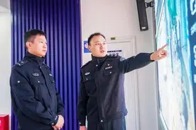 危急时刻能挺身而出 打团伙追逃犯也是能手 “灰车侠”火眼金睛揪出潜逃23年嫌犯图片