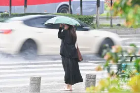 吉镜头丨暴雨袭春城图片
