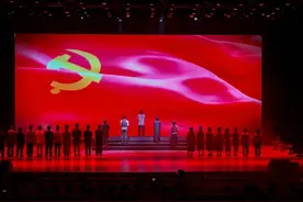 安徽理工大学大型话剧《为了忘却的记念》精彩上演图片