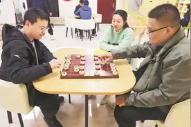 棋牌运动丰富职工业余生活图片