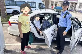 失智老人工地“捡宝”、五岁顽童开溜“被捡”，长假期间崇明民警助一叟一童回家团圆图片