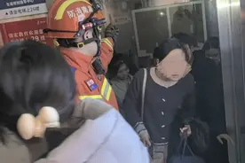 电梯故障十人被困，天心消防紧急营救图片