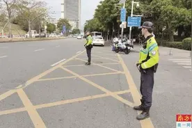 公安挂点设立社区铁骑 严查“摩的”“电鸡”非法拉客图片