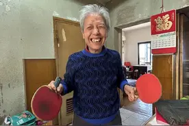 常州老人照顾独居邻居10多年，连搬家都要带着她图片