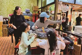 兰州牛肉拉面产业高质量发展·创新 传统到现代精彩跨越——回眸兰州牛肉拉面经营模式蜕变之旅图片