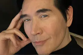 费翔刮完胡子晒新照，网友称：瞬间年轻20岁！63岁还帅得一塌糊涂图片