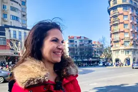 在上海登台，匈牙利女歌唱家先去武康大楼留影图片