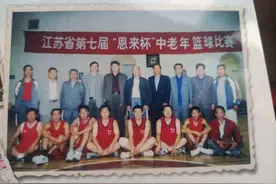 江苏省优秀民间健身团队风采展示 | 泰州兴化市老友篮球队：以球会友，强健体魄图片