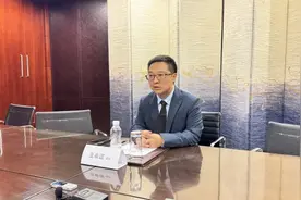 如何预防尿路上皮癌？ 北京大学第一医院张崔建：多喝水！不吸烟！图片